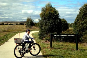 Galada_Tamboore_cycle_path_start_at_Craigieburn